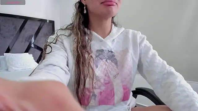 AnnieAndStefan online show from November 7, 2:32 pm