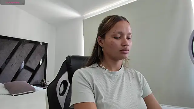 AnnieAndStefan online show from March 20, 4:19 pm