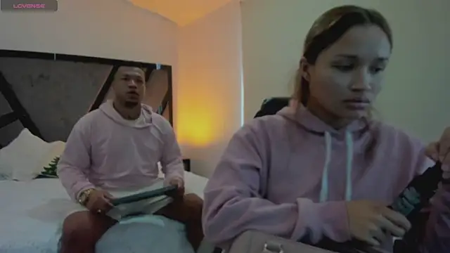 AnnieAndStefan online show from December 20, 12:52 pm