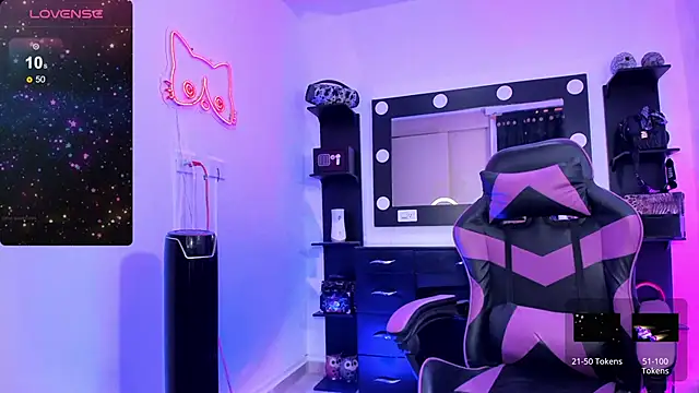 Snapshot of miss_kitty chatting on November 25, 12:22 am miss kitty online show from November 25, 12:22 am