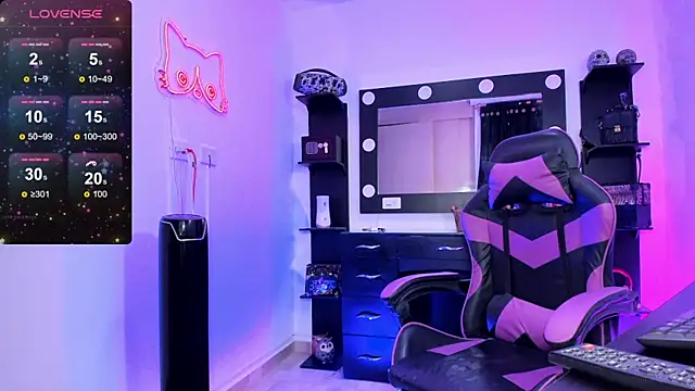 Snapshot of miss_kitty chatting on October 26, 1:28 am miss kitty online show from October 26, 1:28 am