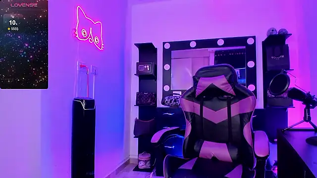 miss kitty online show from April 12, 1:42 am