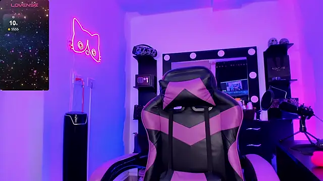 miss kitty online show from April 1, 12:24 am