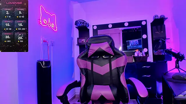 miss kitty online show from March 18, 12:03 am