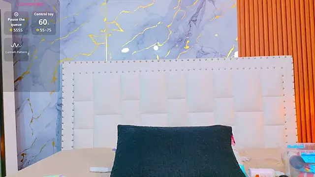 Snapshot of naughty_ebonyy chatting on October 3, 2:59 am naughty ebonyy online show from October 3, 2:59 am