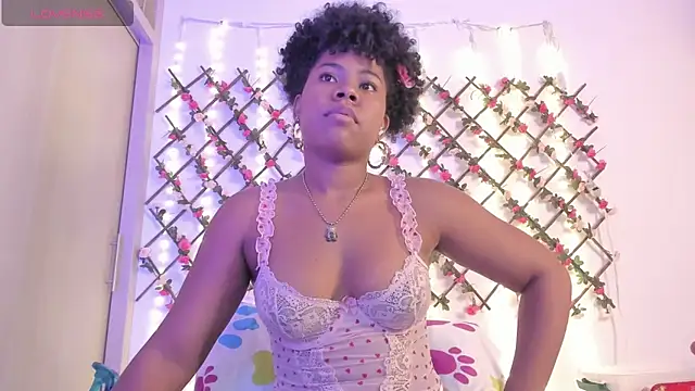 Snapshot of naughty_ebonyy chatting on June 17, 4:34 am naughty ebonyy online show from June 17, 4:34 am