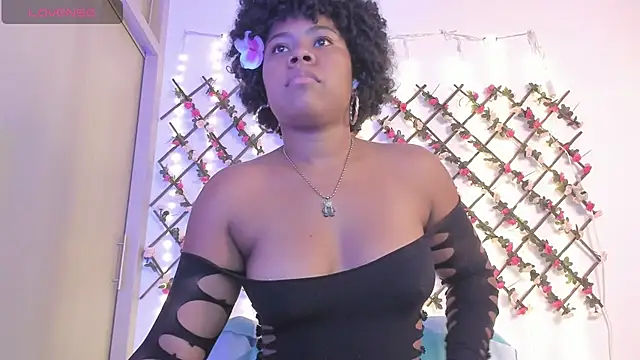 Snapshot of naughty_ebonyy chatting on June 19, 4:51 am naughty ebonyy online show from June 19, 4:51 am