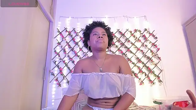 Snapshot of naughty_ebonyy chatting on June 11, 4:48 pm naughty ebonyy online show from June 11, 4:48 pm
