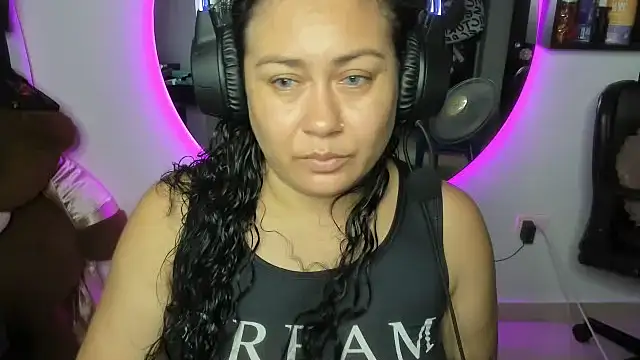 AliceFox Milf online show from April 20, 10:44 pm