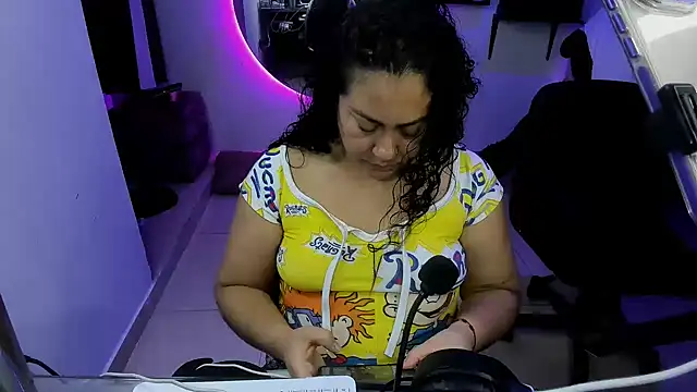 AliceFox Milf online show from March 14, 5:35 am