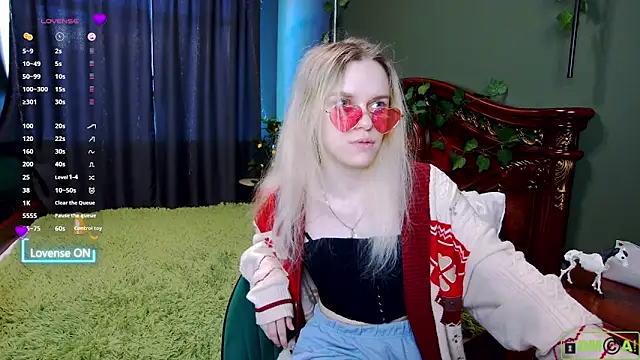 Snapshot of lady_bellaa chatting on October 18, 7:10 am lady bellaa online show from October 18, 7:10 am