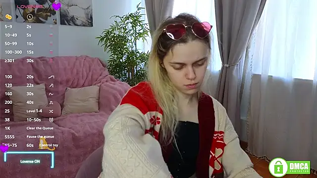 Snapshot of lady_bellaa chatting on October 19, 6:49 am lady bellaa online show from October 19, 6:49 am
