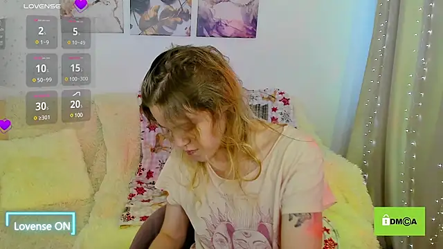 Snapshot of lady_bellaa chatting on February 1, 9:43 am lady bellaa online show from February 1, 9:43 am