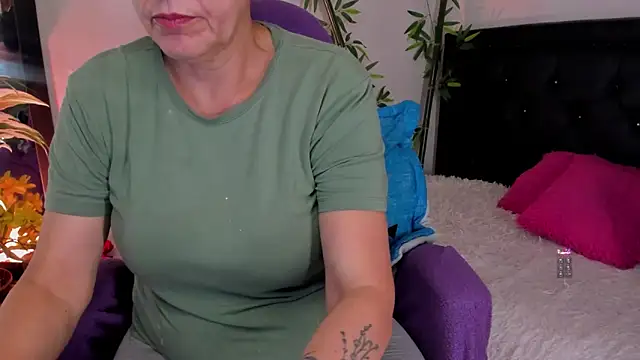 lonely shewolf online show from February 12, 3:45 pm