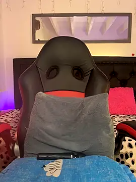 Snapshot of lonely_shewolf chatting on November 26, 4:07 pm lonely shewolf online show from November 26, 4:07 pm