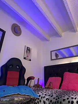 Snapshot of lonely_shewolf chatting on November 19, 7:36 pm lonely shewolf online show from November 19, 7:36 pm