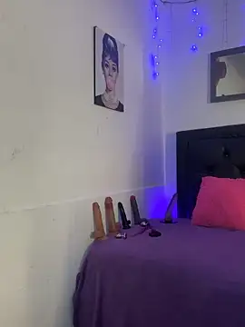 Snapshot of lonely_shewolf chatting on November 29, 5:24 pm lonely shewolf online show from November 29, 5:24 pm