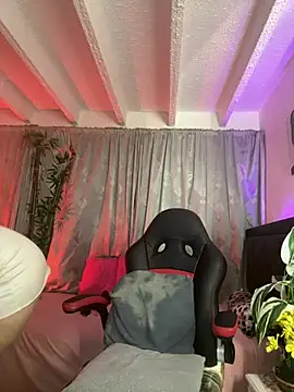 Snapshot of lonely_shewolf chatting on March 28, 4:41 pm lonely shewolf online show from March 28, 4:41 pm