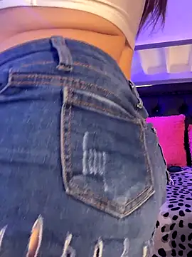 Snapshot of lonely_shewolf chatting on November 14, 6:00 pm lonely shewolf online show from November 14, 6:00 pm