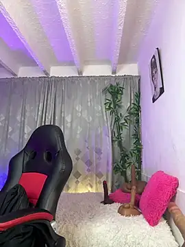Snapshot of lonely_shewolf chatting on May 26, 6:17 pm lonely shewolf online show from May 26, 6:17 pm