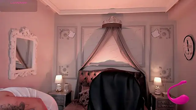 Snapshot of maggietime chatting on October 22, 9:03 pm maggietime online show from October 22, 9:03 pm