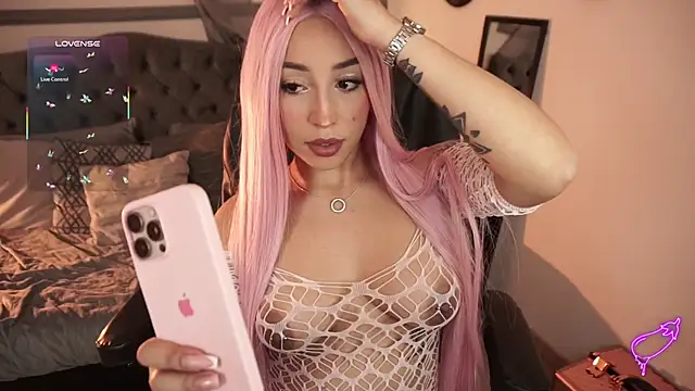 Snapshot of maggietime chatting on February 28, 11:26 pm maggietime online show from February 28, 11:26 pm