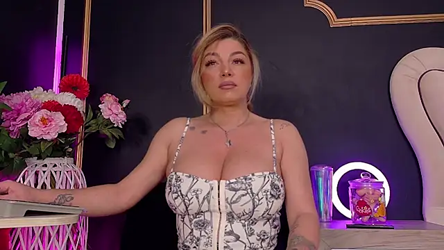 DeeaDiamondd online show from January 15, 8:01 pm