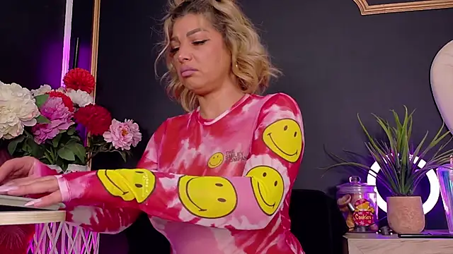 DeeaDiamondd online show from November 9, 8:24 pm