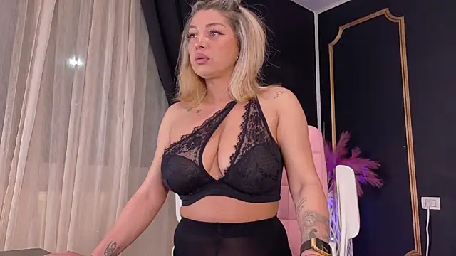 DeeaDiamondd online show from May 2, 12:16 am
