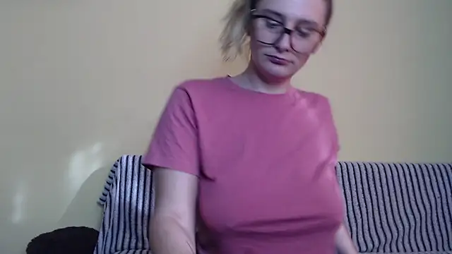 alicesweet21 online show from February 6, 8:18 am