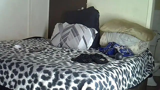 AddictiveAssCurves online show from April 17, 8:28 am