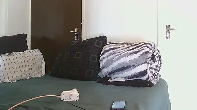 AddictiveAssCurves online show from July 7, 9:57 am