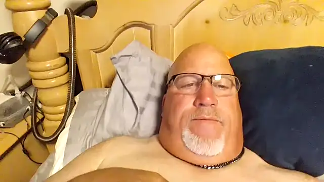 Snapshot of Bigbear0563 chatting on June 15, 6:02 am Bigbear0563 online show from June 15, 6:02 am