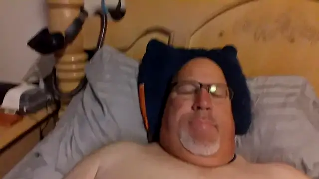 Snapshot of Bigbear0563 chatting on June 19, 4:35 pm Bigbear0563 online show from June 19, 4:35 pm