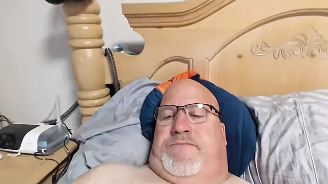 Bigbear0563 online show from April 13, 4:33 pm