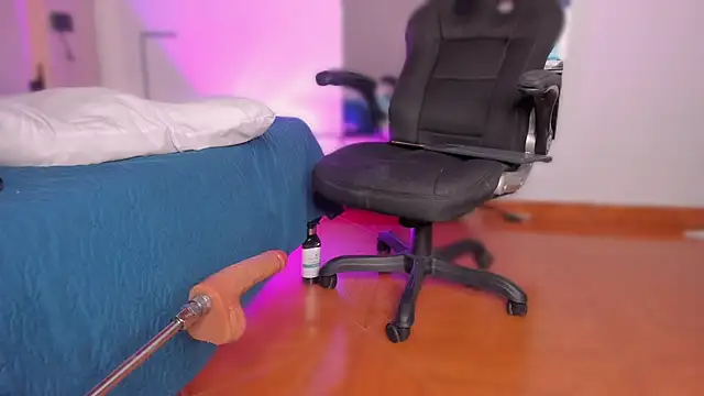 Emmily Savage online show from January 31, 7:12 pm