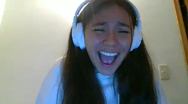 Snapshot of _andygirl chatting on February 15, 5:51 am andygirl online show from February 15, 5:51 am