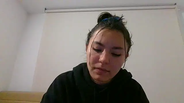 Snapshot of _andygirl chatting on May 5, 12:24 am andygirl online show from May 5, 12:24 am