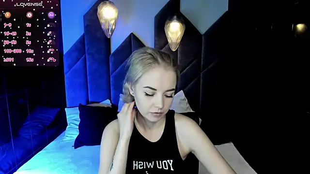 StephanieSweety online show from March 3, 1:49 am