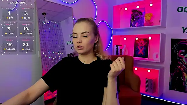 StephanieSweety online show from March 12, 6:23 pm