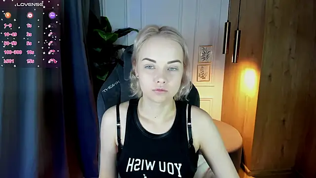 StephanieSweety online show from March 7, 5:29 am