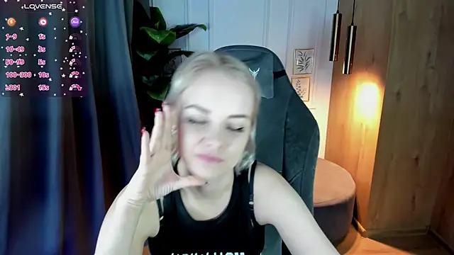 StephanieSweety online show from March 7, 12:12 pm