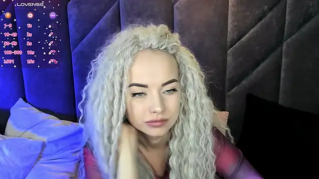 StephanieSweety online show from March 19, 4:45 pm