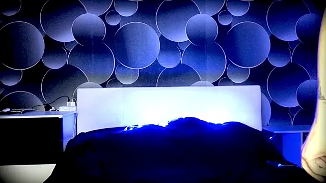 StephanieSweety online show from October 31, 11:18 am