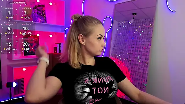 StephanieSweety online show from March 20, 5:47 pm