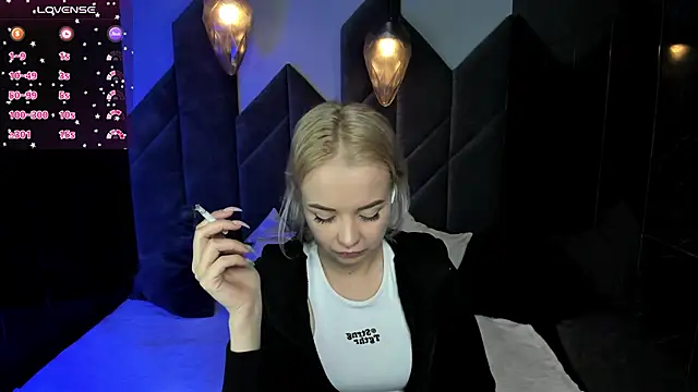 StephanieSweety online show from February 10, 1:55 pm