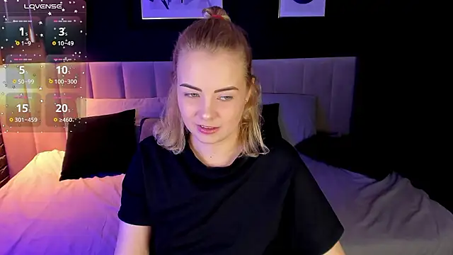 StephanieSweety online show from March 1, 5:57 pm