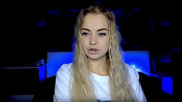 StephanieSweety online show from November 5, 10:18 am