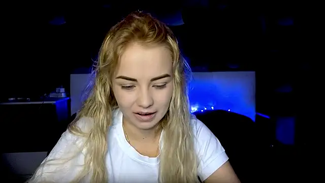 StephanieSweety online show from November 7, 8:30 am