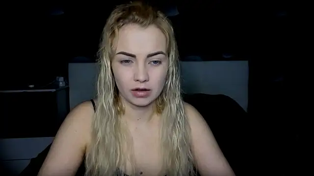 StephanieSweety online show from November 21, 9:30 am